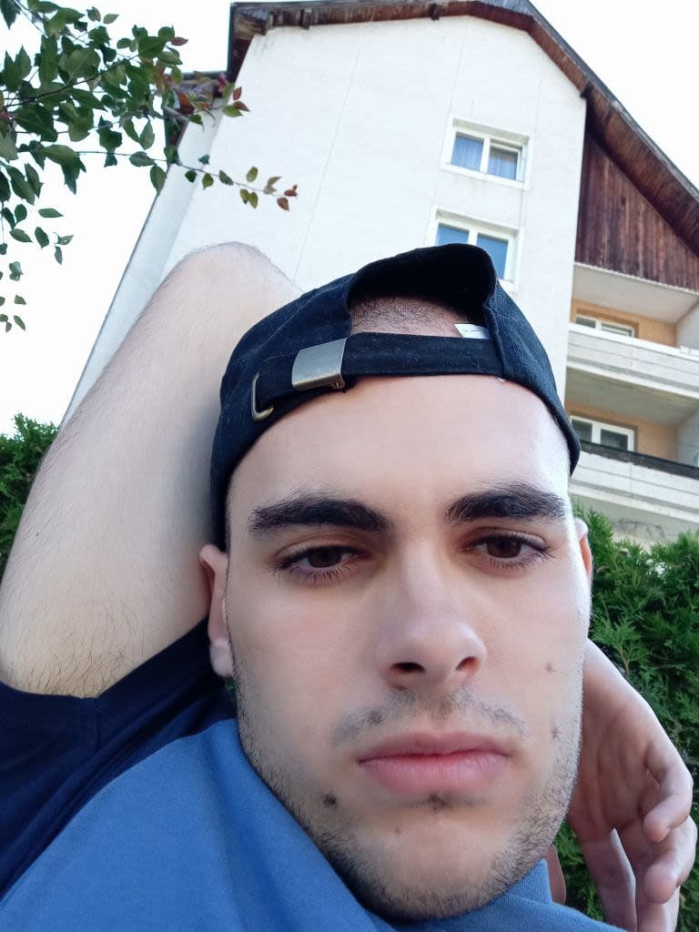 Adri R