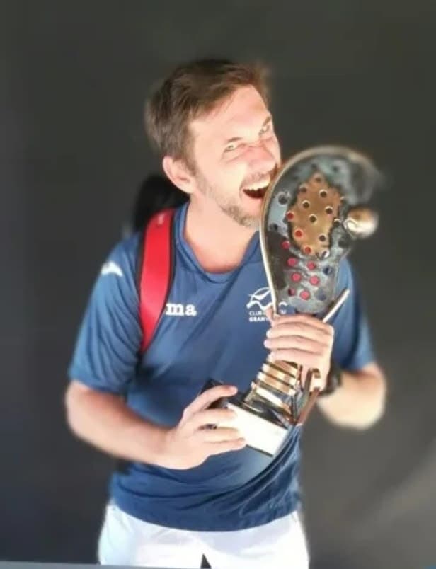 Roberto Yelamos