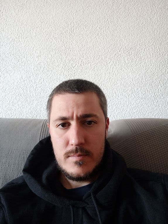 Òscar López