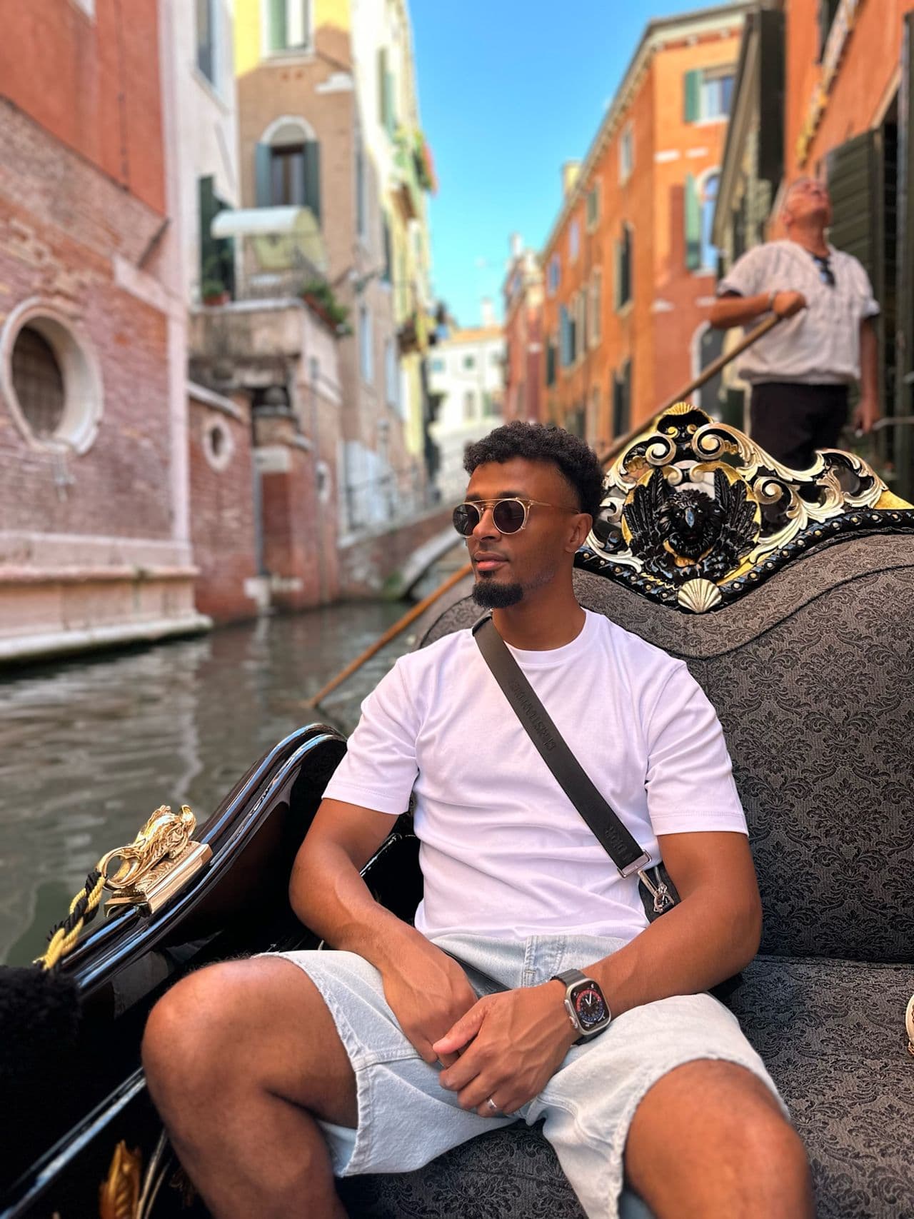 Mo